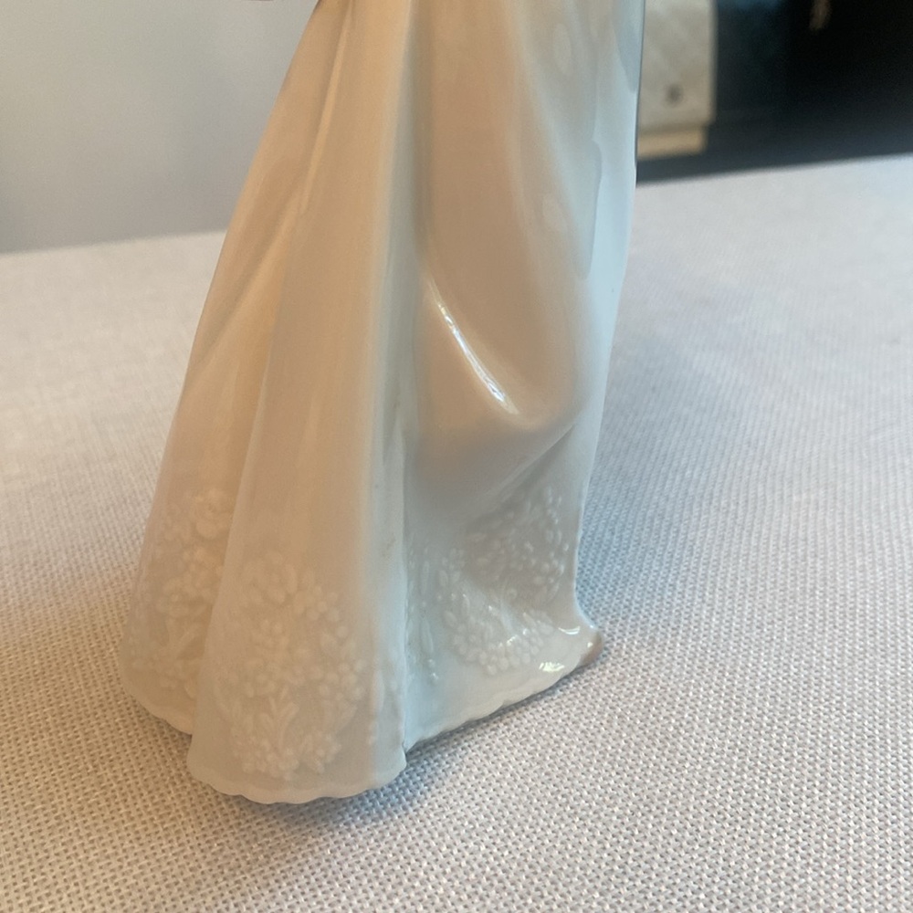 Nao by Lladro • Retired “So Shy” Porcelain Figurine *Without Box* - Picture 11 of 17